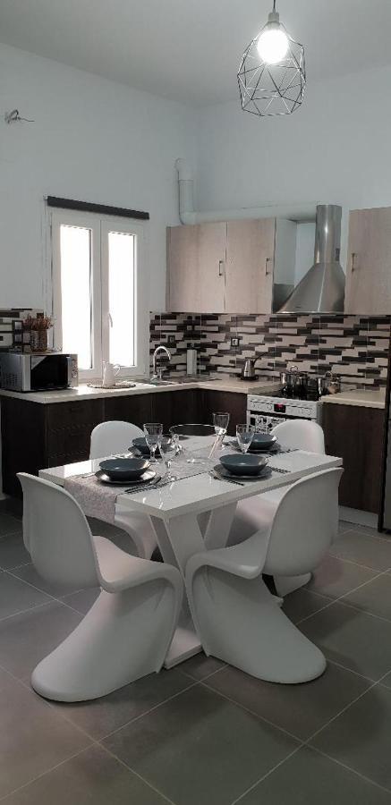 Thania'S House ,4 Minutes From The Center Of Hermoulis แอร์มูโปลี ภายนอก รูปภาพ
